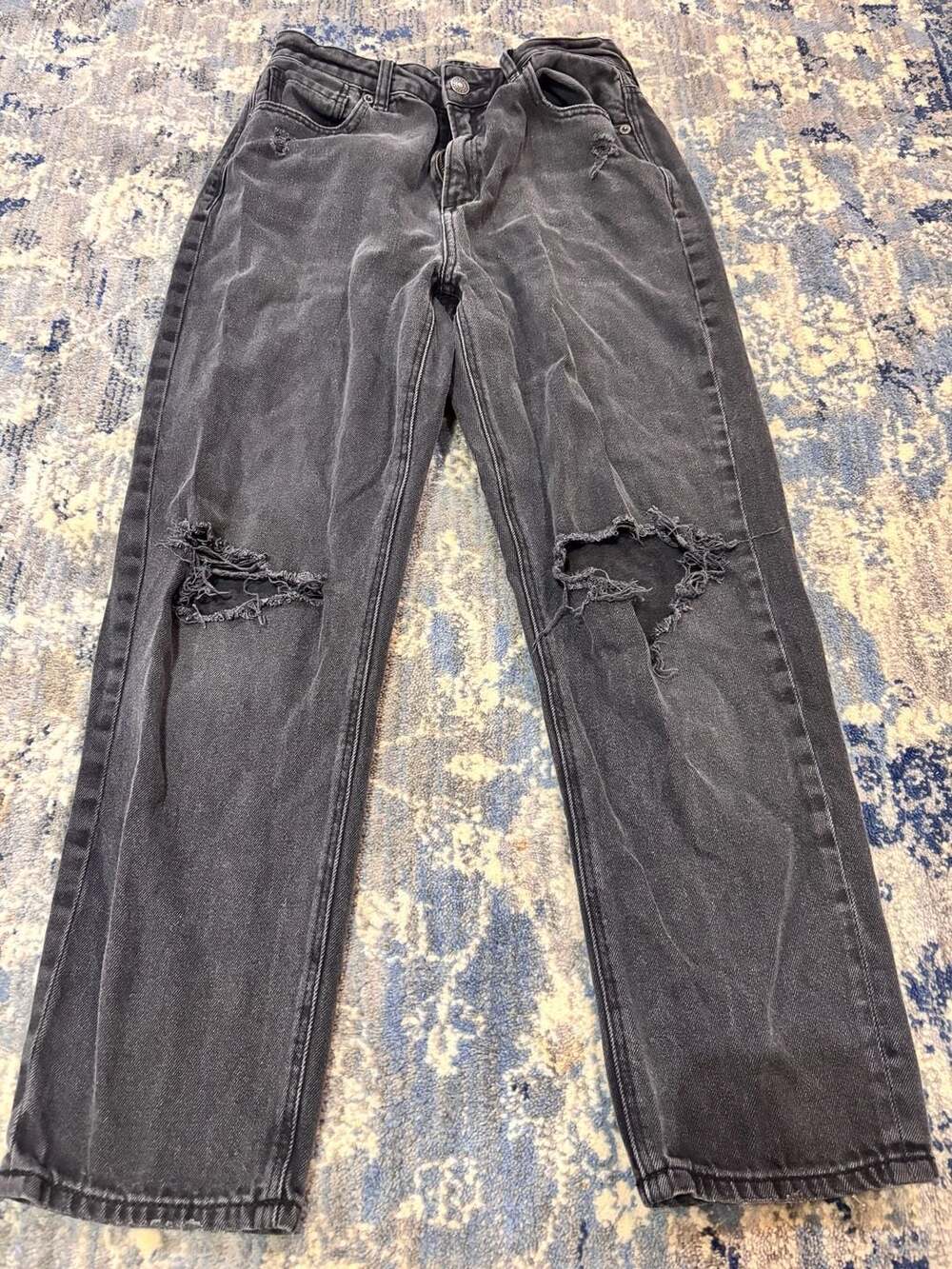 American Eagle Size 2 Short Black Distressed Jeans